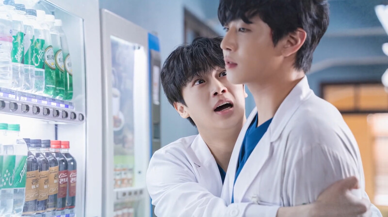 《浪漫醫生金師傅3》原本水火不容的徐宇鎮(右)和張東華(左),最後產生難以割捨的夥伴情誼 《浪漫醫生金師傅3》原本水火不容的徐宇鎮(右)和張東華(左),最後產生難以割捨的夥伴情誼