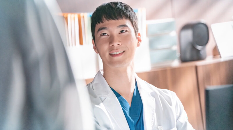 《浪漫醫生金師傅3》在第三季裡,李宣雄因身體缺陷被不公平對待,有別於第一二季沒家世背景的問題,但所有的解方都是努力壯大自己的實力 《浪漫醫生金師傅3》在第三季裡,李宣雄因身體缺陷被不公平對待,有別於第一二季沒家世背景的問題,但所有的解方都是努力壯大自己的實力