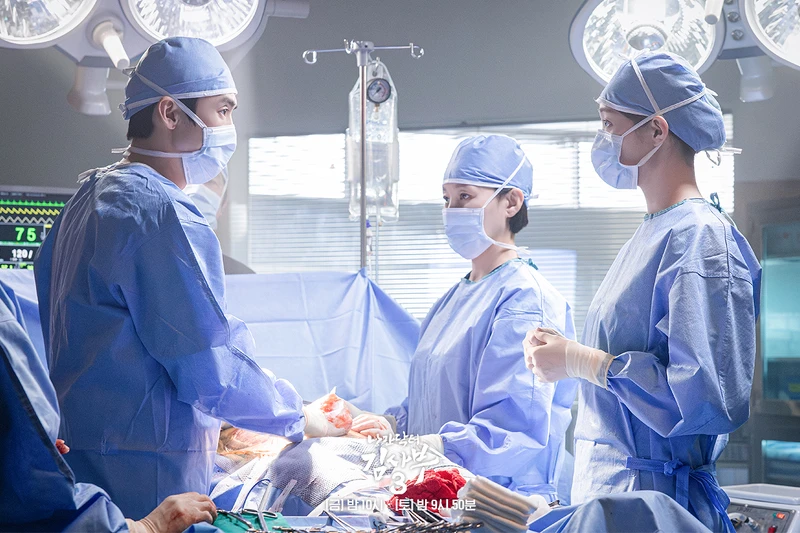 《浪漫醫生金師傅3》不只醫療團隊,各行各業的團隊合作都比個人主義來得重要,這句台詞是很好的提醒 《浪漫醫生金師傅3》不只醫療團隊,各行各業的團隊合作都比個人主義來得重要,這句台詞是很好的提醒