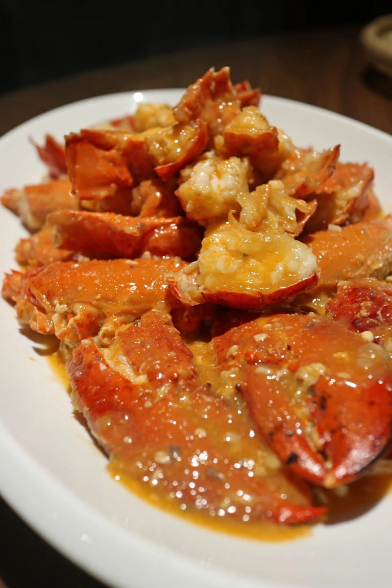 「上湯焗波士頓龍蝦伊麵」。