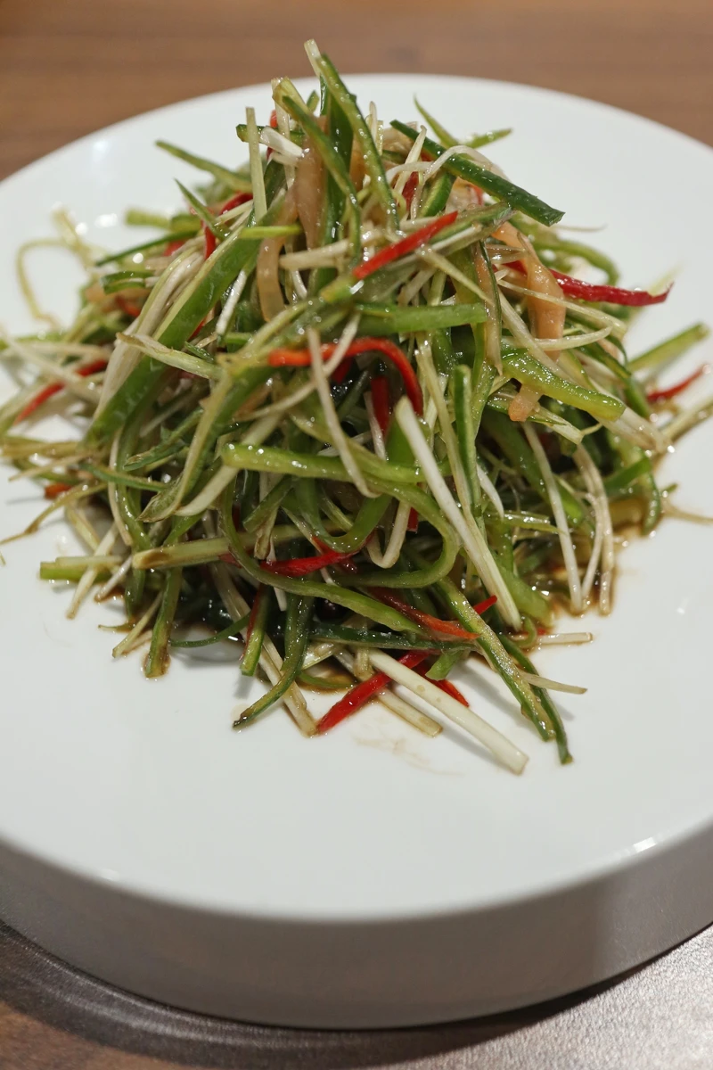 「涼拌老虎菜」。