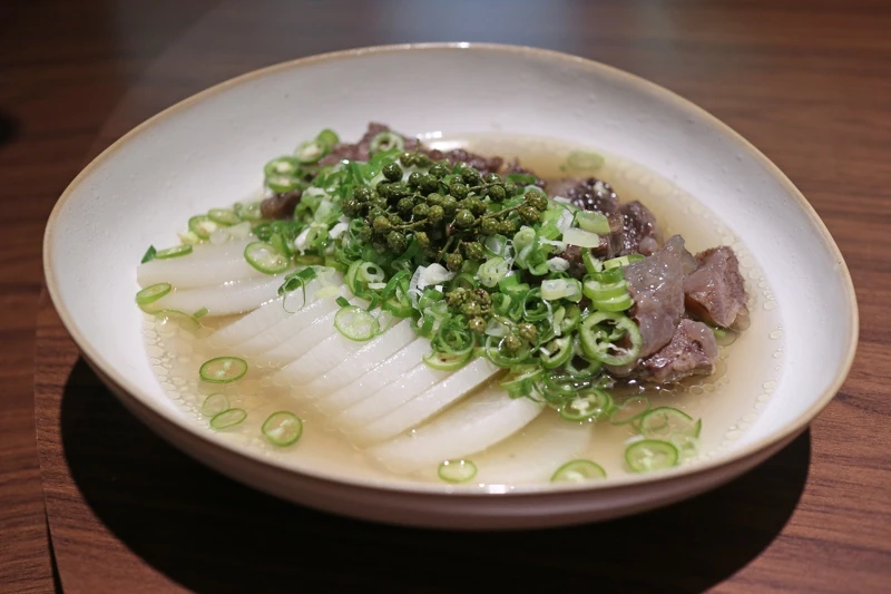 「清燉和牛頰」。