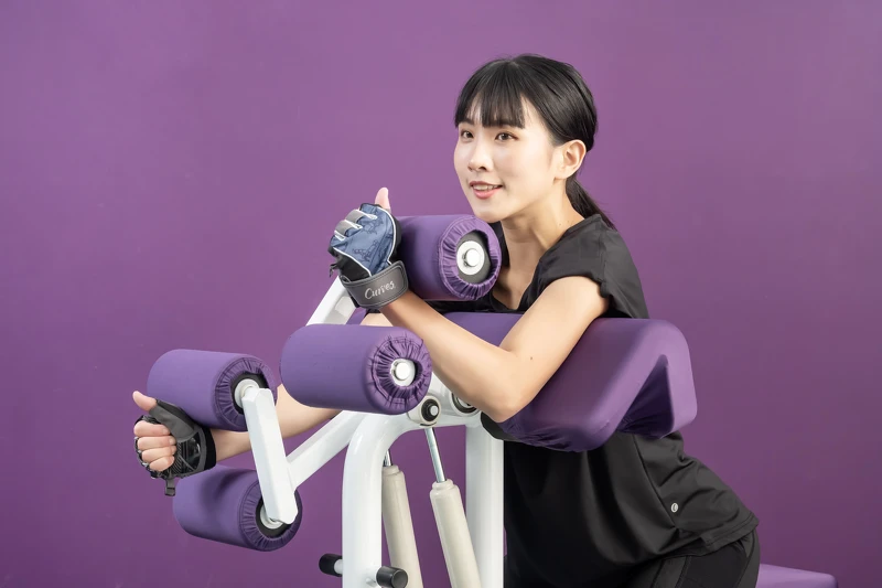 莉莉 說 Curves 肌力、有氧、伸展三合一的運動設計 對忙碌 的 女性很 方便 ,三十 分鐘就能訓練全身大肌肉群 莉莉 說 Curves 肌力、有氧、伸展三合一的運動設計 對忙碌 的 女性很 方便 ,三十 分鐘就能訓練全身大肌肉群