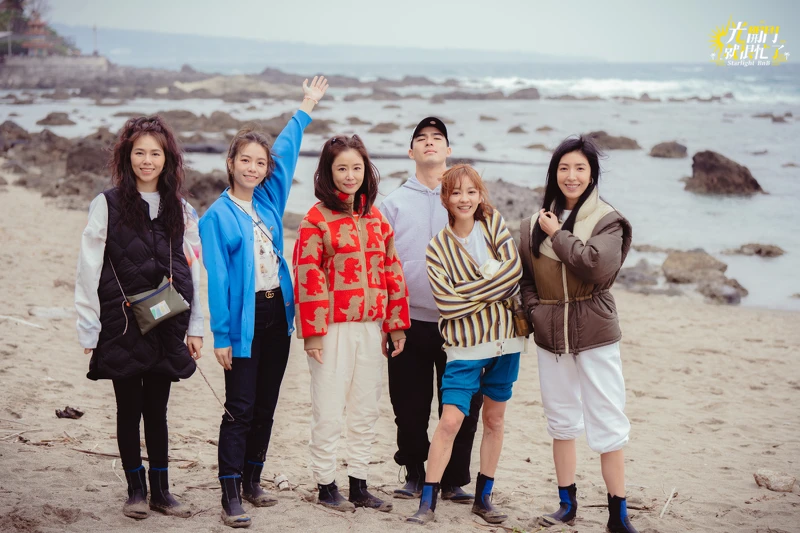 《光開門就很忙了》左起夏于喬、宋芸樺、林心如、陳昊森、陳意涵、楊謹華。