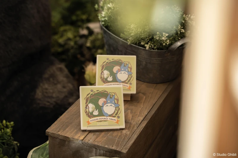 台中為橡子共和國首個擁有雙店鋪的縣市,中港店限量滿額禮「紀念吸水杯墊 中小龍貓被發現了!」 台中為橡子共和國首個擁有雙店鋪的縣市,中港店限量滿額禮「紀念吸水杯墊 中小龍貓被發現了!」