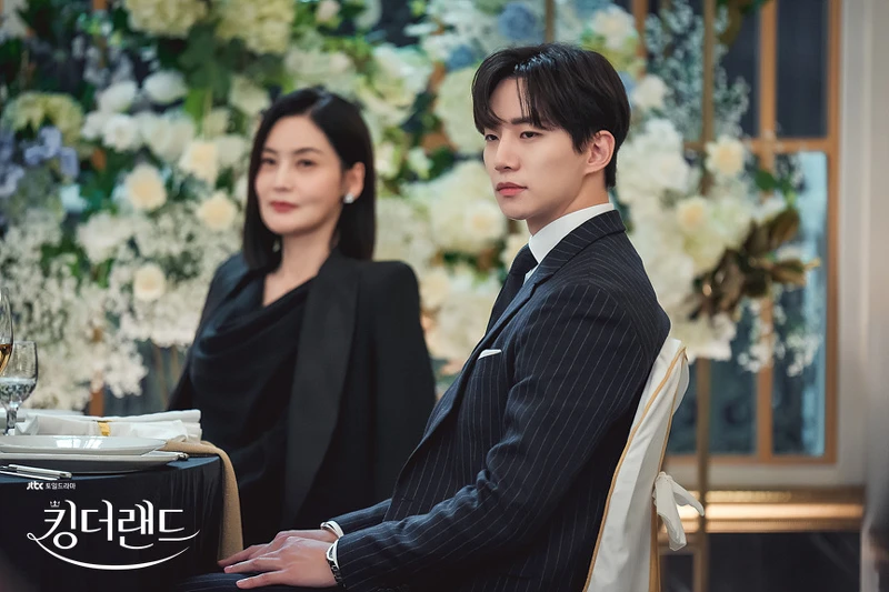 《歡迎來到王之國》李俊昊飾演的具元能拯救愛情，還是被愛情拯救呢？