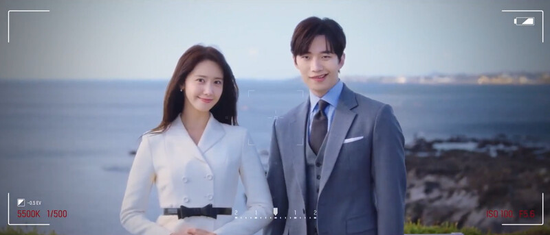 《歡迎來到王之國》天嗣朗(左)覺得具元(右)是個彆扭的怪咖老闆，還不知他心中有傷