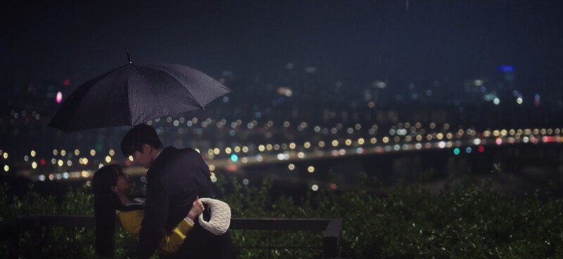 《歡迎來到王之國》具元將天嗣朗接個正著，經典下腰定格，正統偶像劇無誤