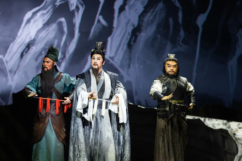 左起演員杜建偉 飾關羽、演員唐文華 飾劉備、演員李嘉 飾張飛 左起演員杜建偉 飾關羽、演員唐文華 飾劉備、演員李嘉 飾張飛