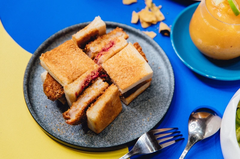 「豬排三明治」。 「豬排三明治」。