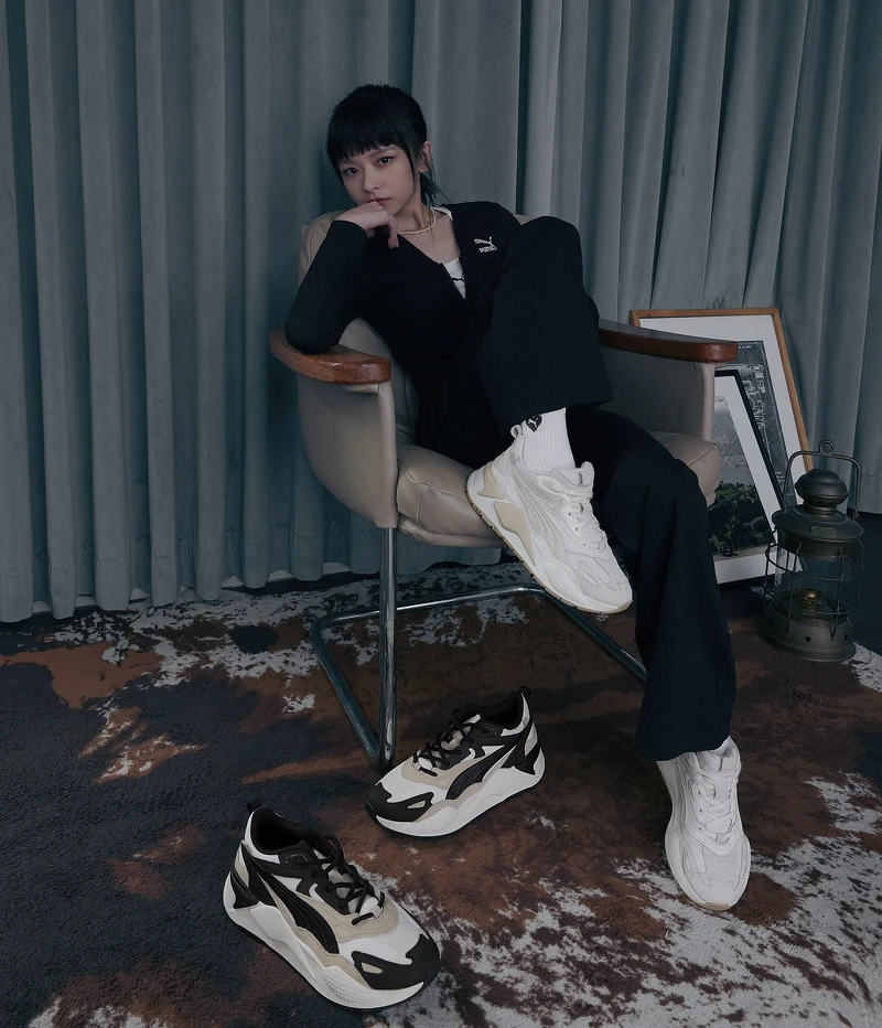 PUMA流行系列Classics羅紋兩用薄長T恤，NT1,780、PUMA流行系列Classics羅紋喇叭褲，NT1,980、PUMA Fashion愛心刺繡重磅數長襪，NT260、PUMA RS-X Selflove Wns鞋款，NT4,280、PUMA RS-X PRM鞋款，NT3,980。