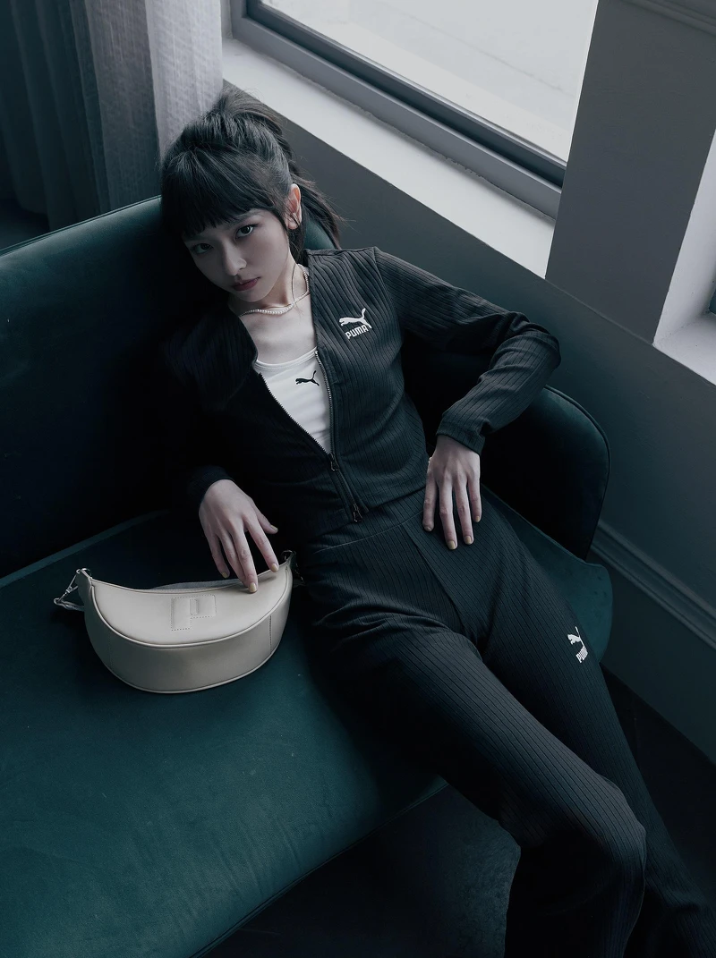 UMA流行系列Classics羅紋兩用薄長T恤，NT1,780、PUMA流行系列Classics羅紋喇叭褲，NT1,980、PUMA Sense手提小包，NT1,980、PUMA 訓練系列中衝擊運動內衣，NT828。