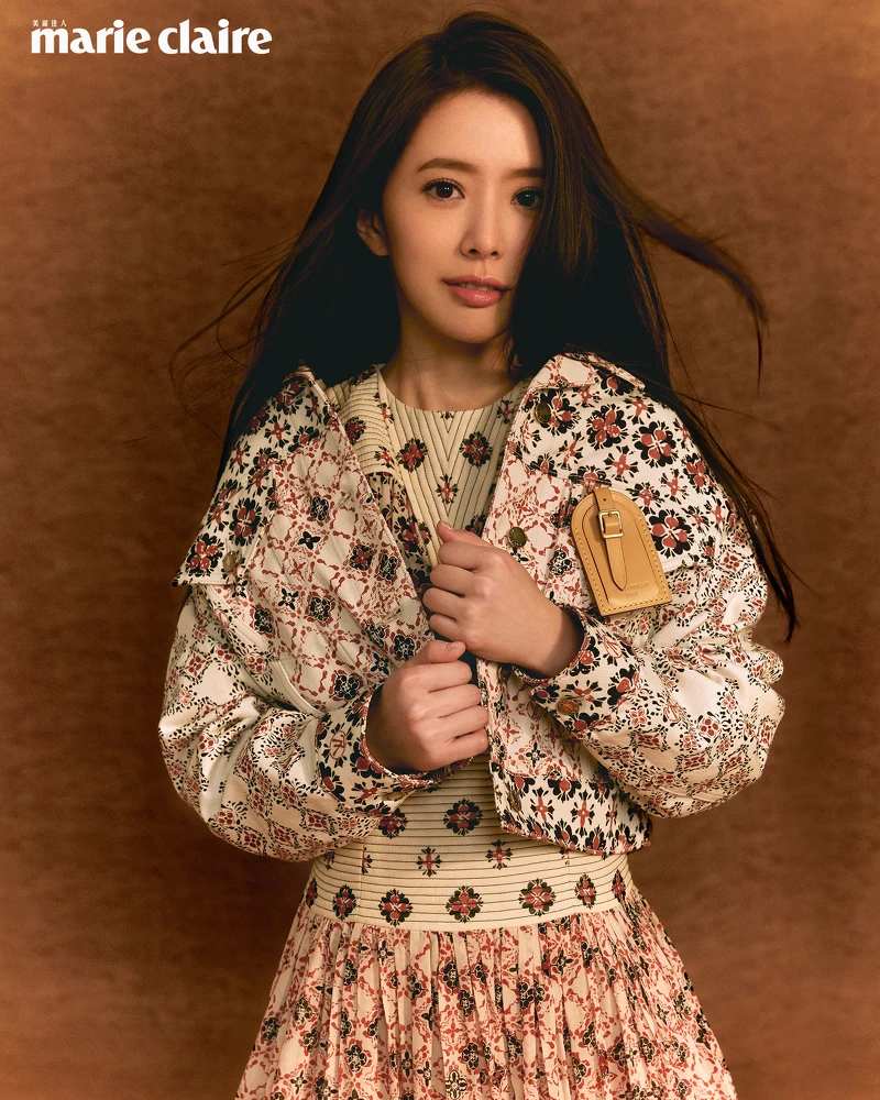 碎花圖騰洋裝、短版印花外套，Louis Vuitton。