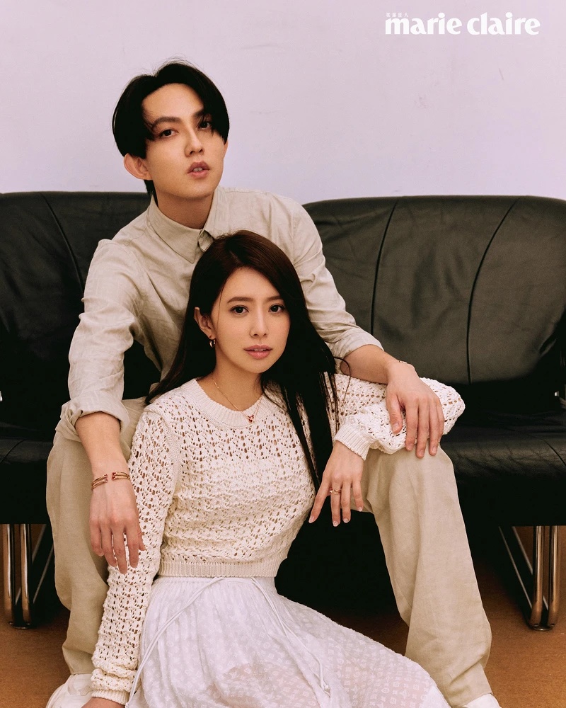 林宥嘉：米白色襯衫、休閒西裝褲、厚底運動鞋，all by Fendi；Wulu Echo系列 18K 玫瑰金陶瓷手鐲、18K玫瑰金鑽石手鐲，all by Qeelin。 丁文琪：針織上衣、緹花圓裙，Louis Vuitton；Wulu Echo系列18K玫瑰金陶瓷耳環、18K玫瑰金陶瓷項鏈、18K玫瑰金陶瓷戒指、18K玫瑰金鑽石戒指，all by Qeelin。