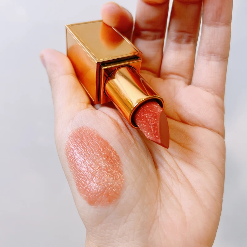 TOM FORD澄金琥珀限定版太陽輕吻澄金潤唇膏(01 SUNLIGHT),NT2,100 TOM FORD澄金琥珀限定版太陽輕吻澄金潤唇膏(01 SUNLIGHT),NT2,100