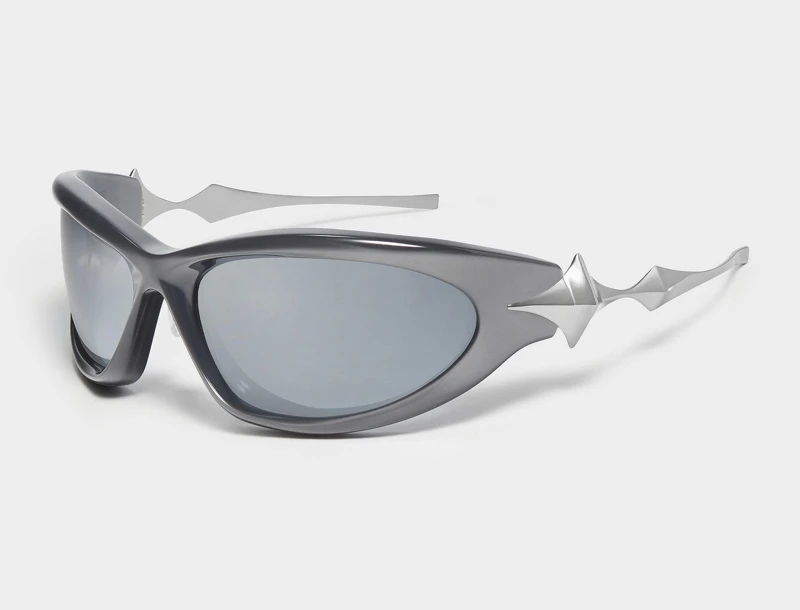 GENTLE MONSTER YYY,推薦價NT14,380元。 GENTLE MONSTER YYY,推薦價NT14,380元。