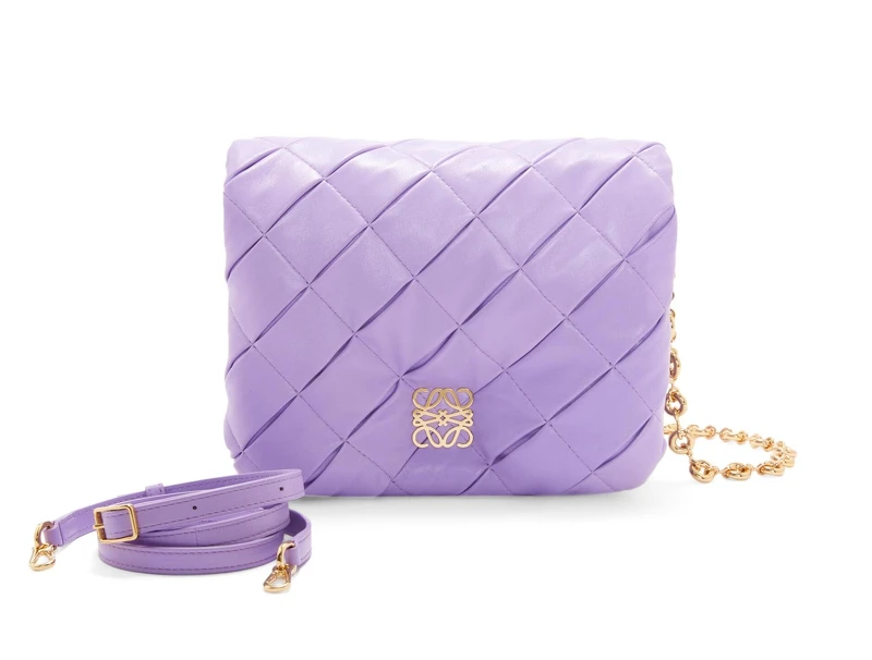 LOEWE Goya Puffer薰衣草紫納帕小羊皮鍊帶包,價格店洽(微風南山獨家)。 LOEWE Goya Puffer薰衣草紫納帕小羊皮鍊帶包,價格店洽(微風南山獨家)。