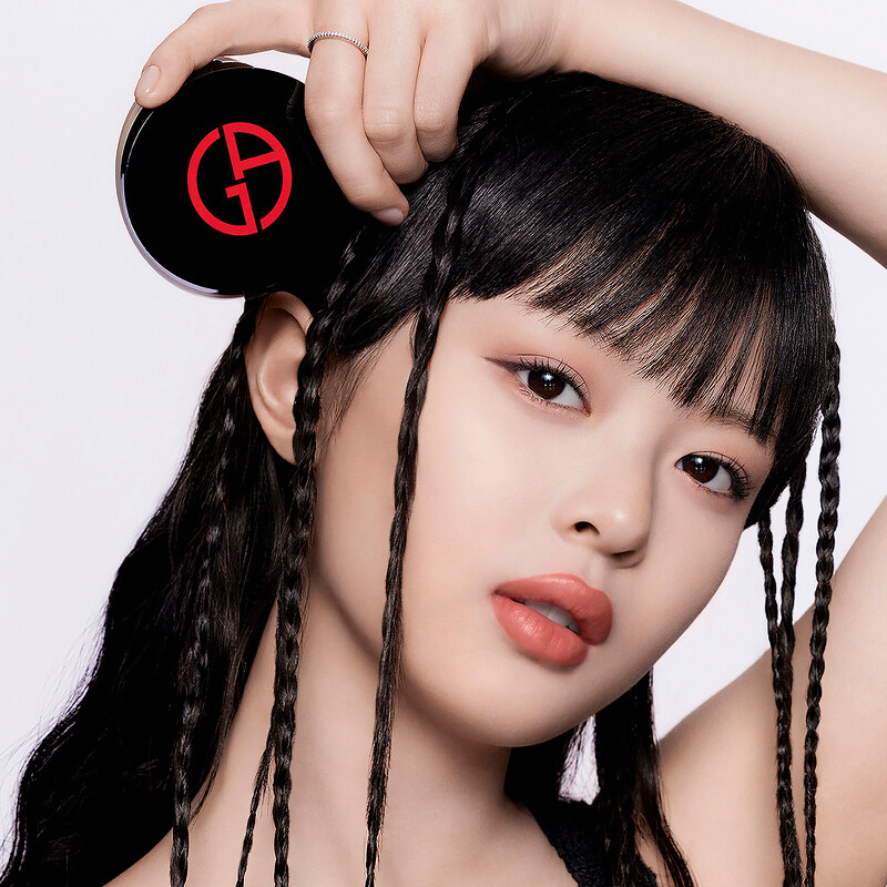 亞曼尼【超持妝絲絨控油蜜粉餅】NTD$2,700 亞曼尼【超持妝絲絨控油蜜粉餅】NTD$2,700