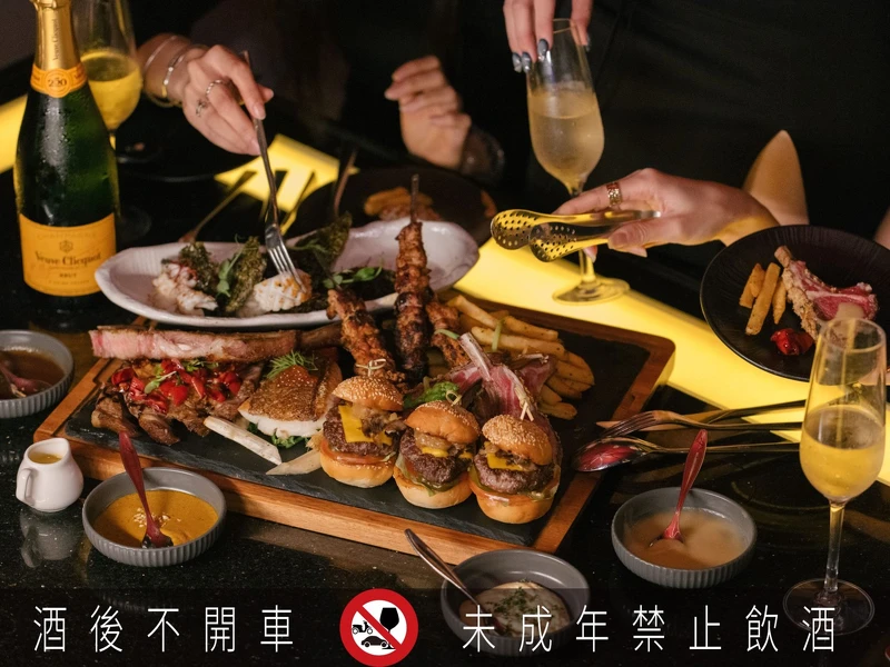 CE LA VI頂級露天景觀晚宴,推薦價NT16,500元。 CE LA VI頂級露天景觀晚宴,推薦價NT16,500元。