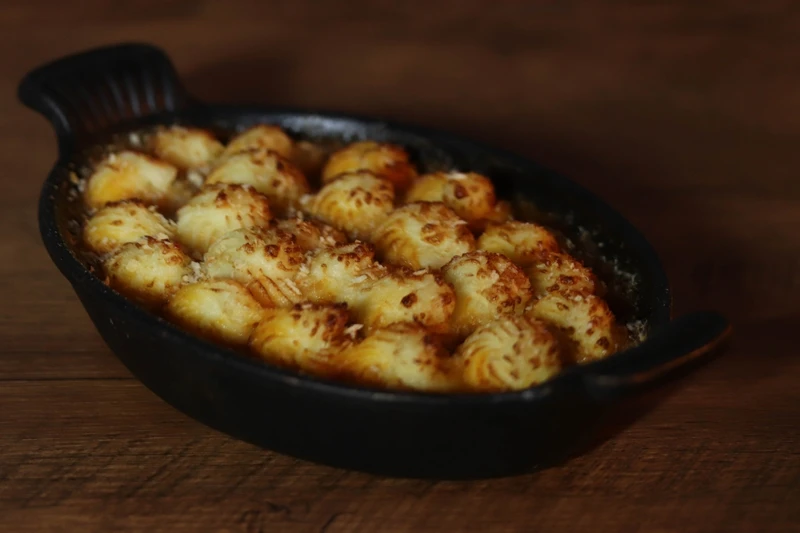 適逢法國國慶推出傳統名菜「帕蒙蒂耶和牛焗洋芋（Hachis Parmentier）」迎客。