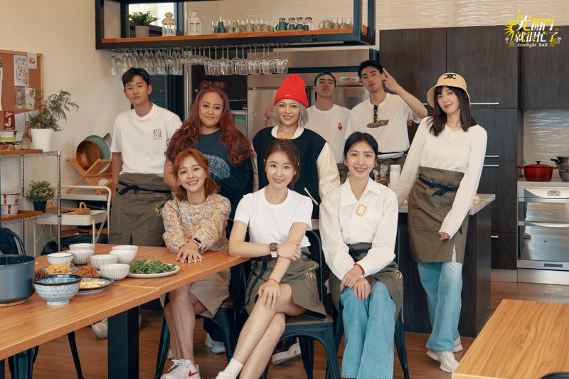 《光開門就很忙了》(左前起)陳意涵、林心如、楊謹華、(左後起)周興哲、家家、戴愛玲、陳昊森、章廣辰、郭雪芙。