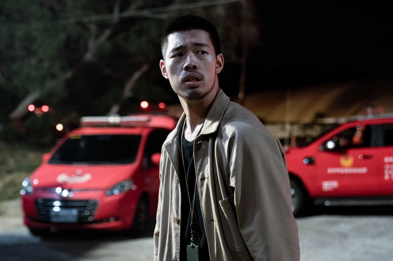 《地獄里長》陳大天飾演偵查隊分隊長「連大風」帥氣辦案