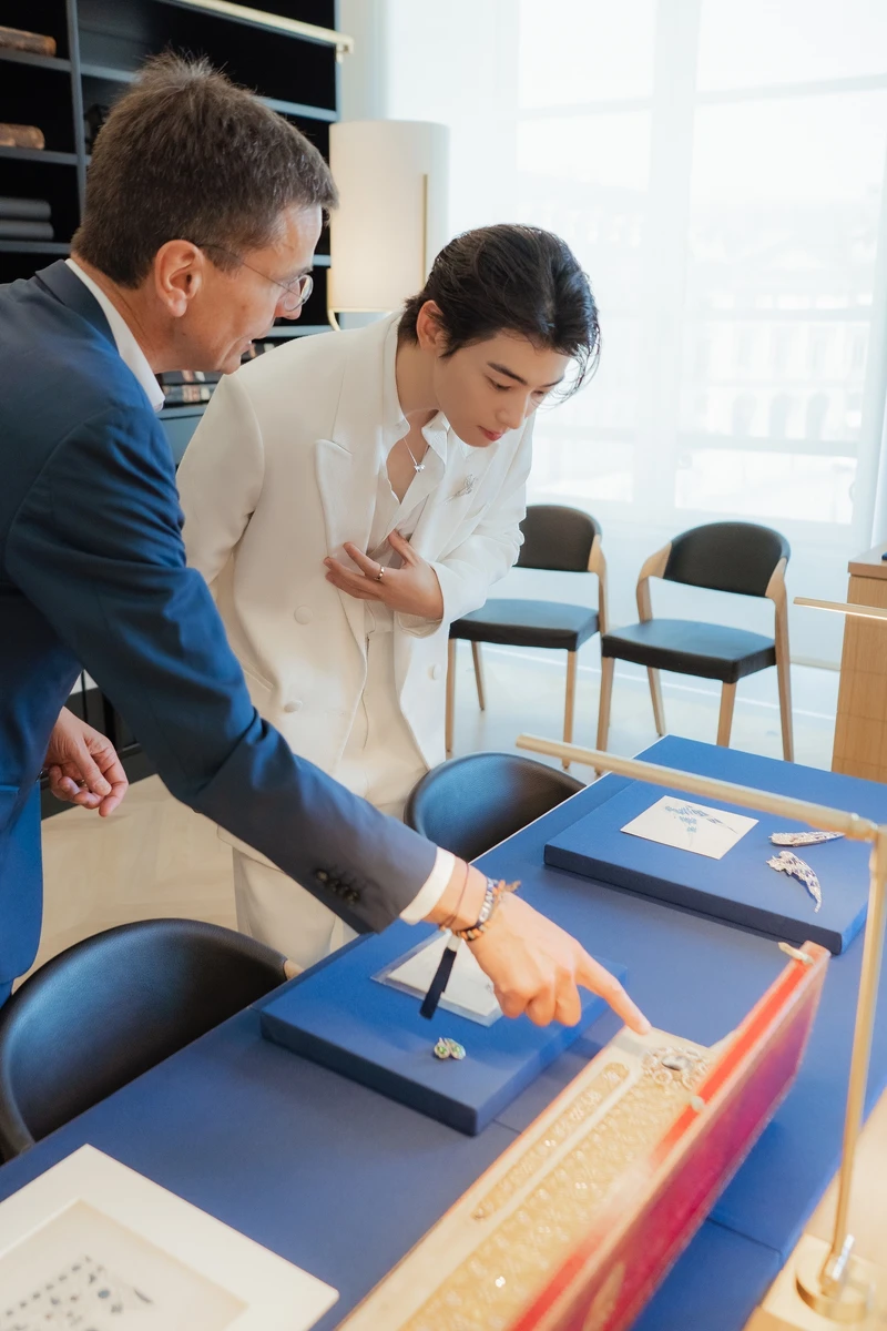 車銀優造訪位於巴黎芳登廣場12號的Chaumet總店