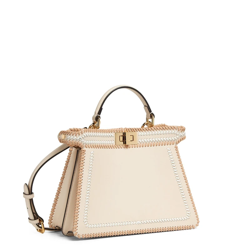 Fendi牛皮編織Peekaboo ISeeU,NT$182,000。 Fendi牛皮編織Peekaboo ISeeU,NT$182,000。