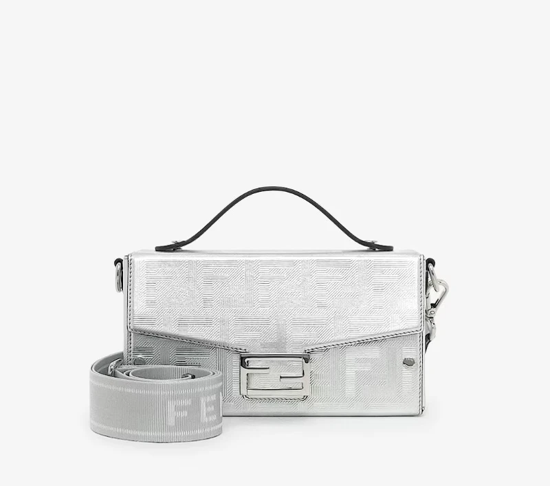 Fendi Baguette Soft Trunk,NT$65,000。 Fendi Baguette Soft Trunk,NT$65,000。
