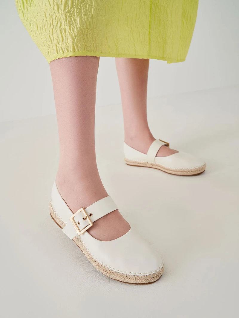 CHARLES & KEITH 瑪莉珍草編鞋,價格店洽。 CHARLES & KEITH 瑪莉珍草編鞋,價格店洽。