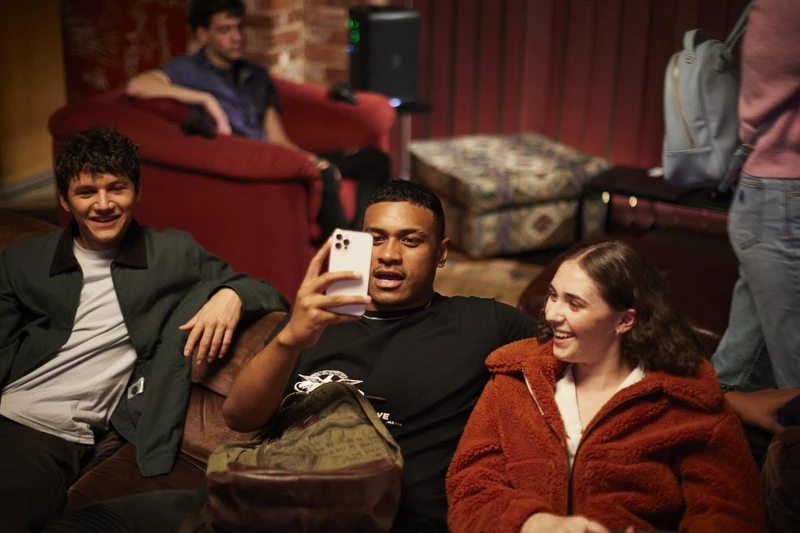 《鬼手鬼手 請開口》一群不怕死的年輕人為了派對遊戲尋找新鮮樂子 《鬼手鬼手 請開口》一群不怕死的年輕人為了派對遊戲尋找新鮮樂子