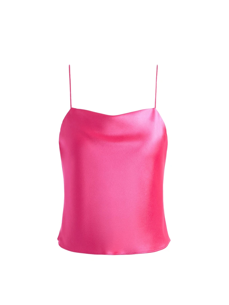 alice + olivia Conry 糖果粉細肩帶緞面背心,NT18,900。 alice + olivia Conry 糖果粉細肩帶緞面背心,NT18,900。