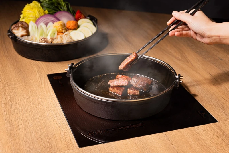 以關東手法烹煮的「金月壽喜燒」套餐。 以關東手法烹煮的「金月壽喜燒」套餐。