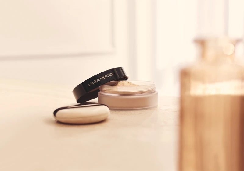 LAURA MERCIER 2023煥顏透明蜜粉限量增量版禮盒49g,NT2,150 LAURA MERCIER 2023煥顏透明蜜粉限量增量版禮盒49g,NT2,150