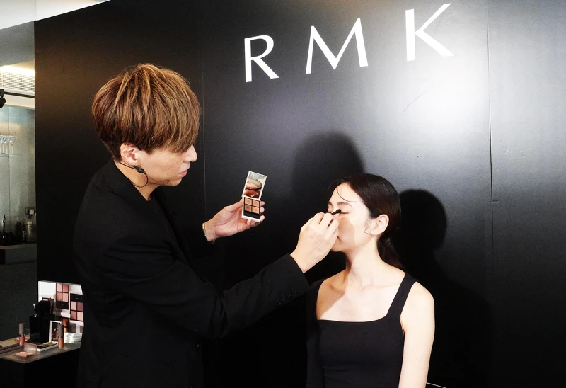 日本RMK專業彩妝師-堀 布昌特別來台親授RMK Monochromatic-單色”煙燻眼妝 日本RMK專業彩妝師-堀 布昌特別來台親授RMK Monochromatic-單色”煙燻眼妝