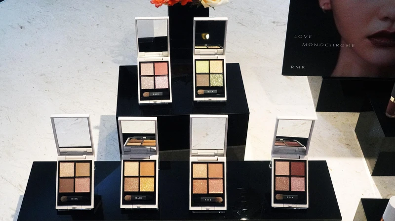 RMK 2023秋彩推出全新質感的立體調色眼盤。全6款 各NT$2,150 RMK 2023秋彩推出全新質感的立體調色眼盤。全6款 各NT$2,150