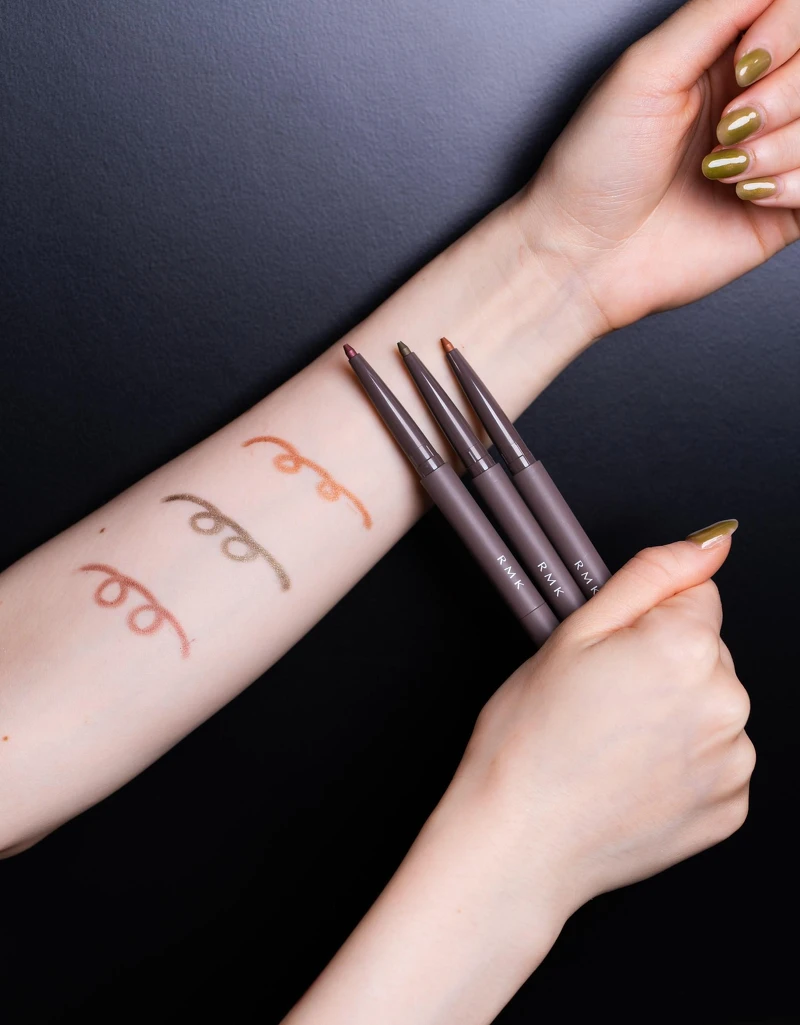 (由右至左)RMK 立體深邃眼線筆 限量新3色 各NT$1,100 (由右至左)RMK 立體深邃眼線筆 限量新3色 各NT$1,100