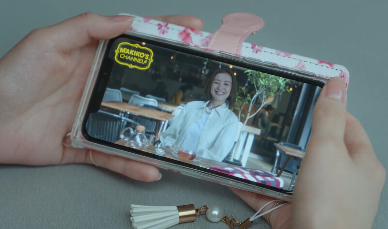 真希子繼續活在社群媒體中,而關注她的人正像她一樣表裡不一 真希子繼續活在社群媒體中,而關注她的人正像她一樣表裡不一