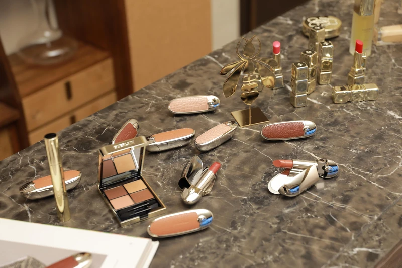 Guerlain嬌蘭2023法式裸感彩妝系列。 Guerlain嬌蘭2023法式裸感彩妝系列。