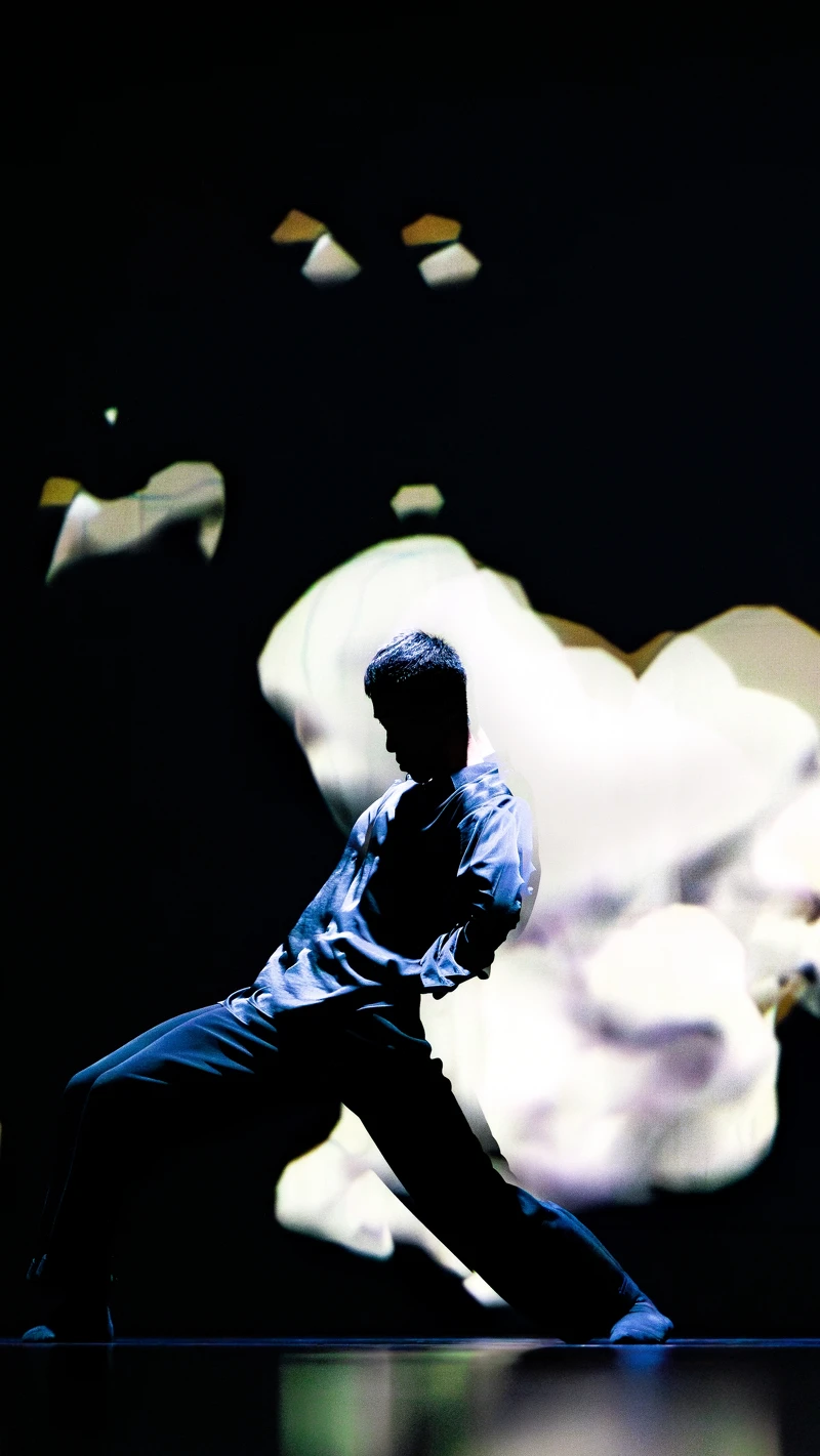 雲門50 鄭宗龍《波》(攝影/李佳曄) 雲門50 鄭宗龍《波》(攝影/李佳曄)