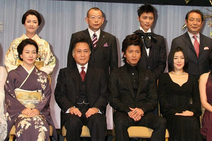 《華麗一族》記者發布會，男主角木村拓哉(右前二)相當讚賞鈴木京香(右前一)演技