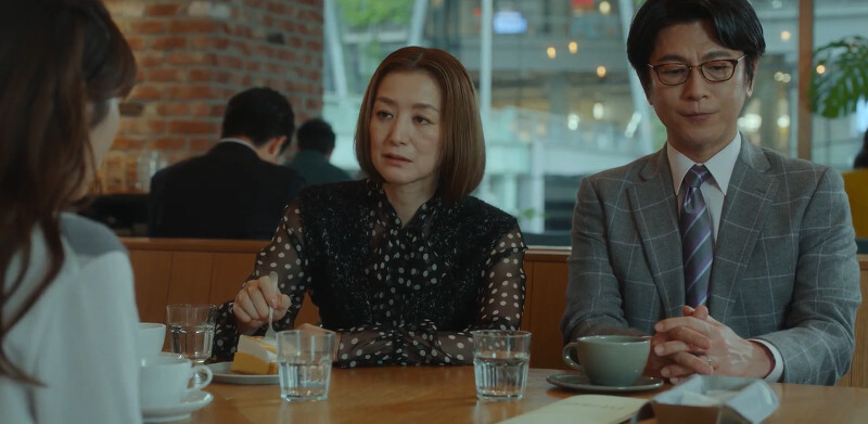 《火燒御手洗家》鈴木京香(左)和及川光博(右)再婚，把及川光博嗑得死死的