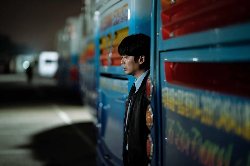 《地獄里長》侯彥西演出遊覽車司機，要在短短篇幅中詮釋複雜心境，深受「瞿導魔法」的洗禮