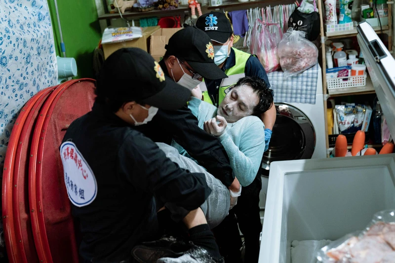 《地獄里長》施名帥劇中離奇身亡，在冰櫃裡被發現