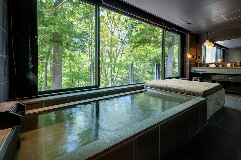 客房的浴池也相當寬敞，讓人一踏進去就不想出門了。