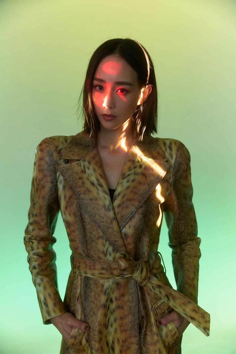 動物紋皮革大衣,Balenciaga。 動物紋皮革大衣,Balenciaga。