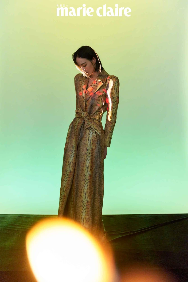 動物紋皮革大衣,Balenciaga。 動物紋皮革大衣,Balenciaga。