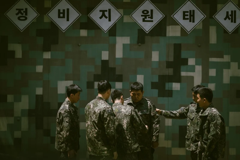 《D.P:逃兵追緝令2》第二季劇照 《D.P:逃兵追緝令2》第二季劇照