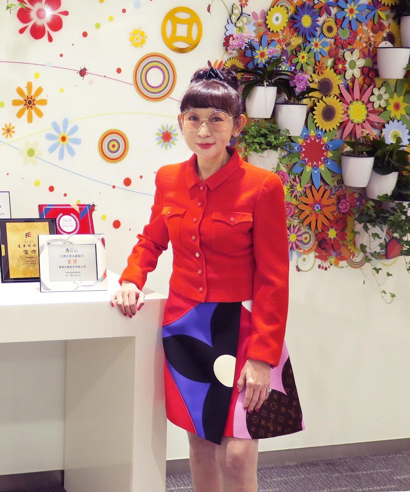 2023《哈佛商業評論》第二屆台灣最佳女性CEO調查,遠東百貨徐雪芳總經理上榜。 2023《哈佛商業評論》第二屆台灣最佳女性CEO調查,遠東百貨徐雪芳總經理上榜。