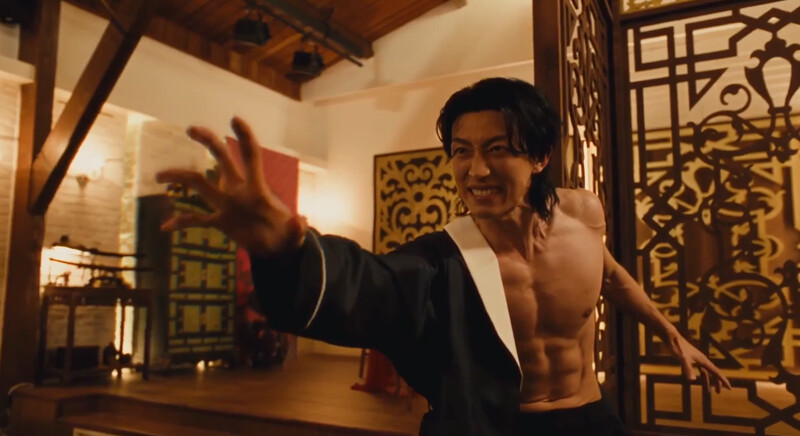 姜其永露出上半身冰塊肌，原來身材這麼好